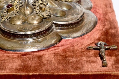Een verguld zilveren monstrans met inlegwerk van half-edelstenen, gedateerd 1614